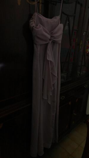 Elegante vestido de gasa lila