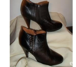 Botas cortas con tachas