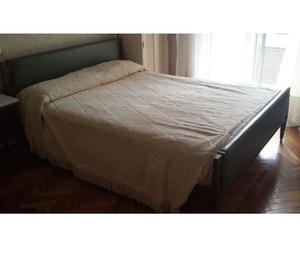 Cama de dos plazas con colchón de resortes