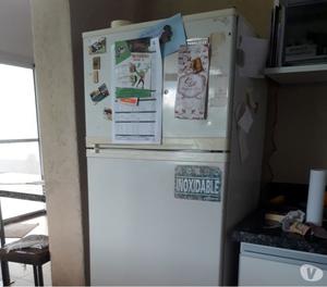 Heladera con freezer Philco acero inox