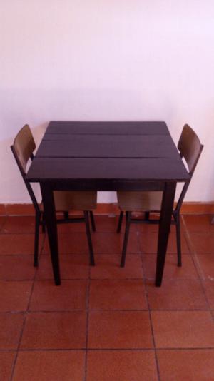 Mesa y 2 sillas