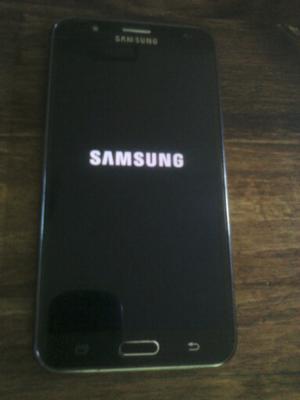 SamsungJ7 y accesorio