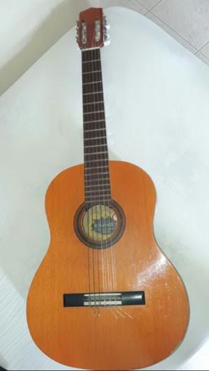 Guitarra criolla comun