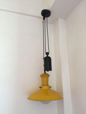Lámpara de campo colgante regulable. Usada, en perfecto