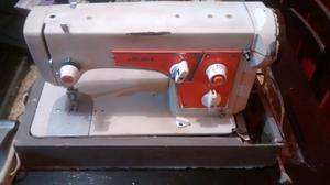 Máquina de coser juki