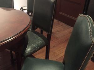 Vendo mesa antigua con 8 sillas