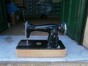 maquina de coser BROMBERG