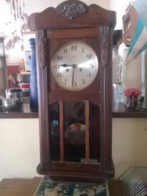 Reloj antiguo de pared