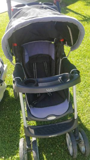 Vendo Cochecito Graco de bebe+huevito+base para auto.