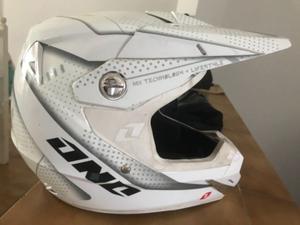 Casco ONE talle M impecable