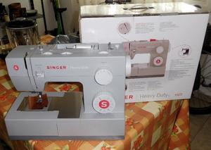 Maquina de coser Singer Heavy Duty  C