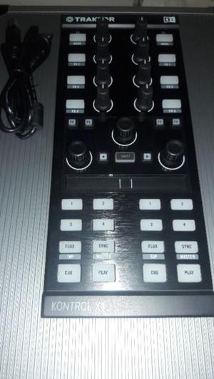 TRAKTOR KONTROL X1 MKII(2 veces de uso)