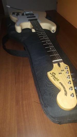 Guitarra Eléctrica - Squier by Fender Stratocaster