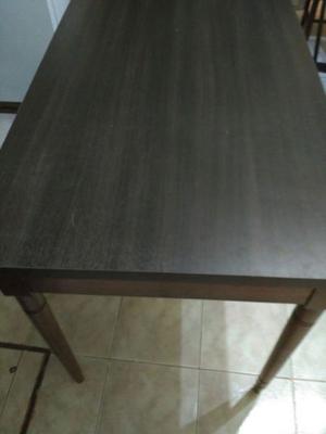 Mesa de elamina y madera