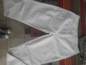 Pantalones marca SILENCIO (blanco) y YAGMUR (print) talle 38