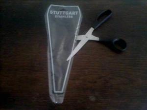 Tijera multiuso, con funda, nueva, Marca Stuttgart.