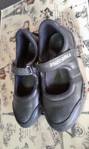 VENDO ZAPATILLAS/ZAPATO NEGROS DE NENA “DIUFF” DE CUERO,