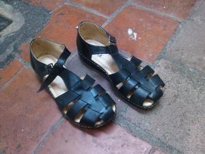 vendo sandalias tipo franciscanas, color negro, usadas.