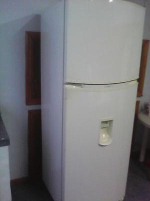 Heladera con freezer Eslabon de Lujo
