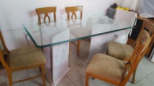 Mesa de vidrio con patas en mármol y seis sillas impecable