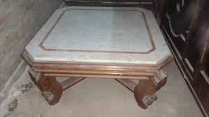 Mesa ratona de cedro con marmol
