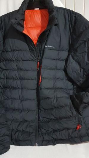 Campera de Pluma Quechua. Talle M. Negra. Nueva.