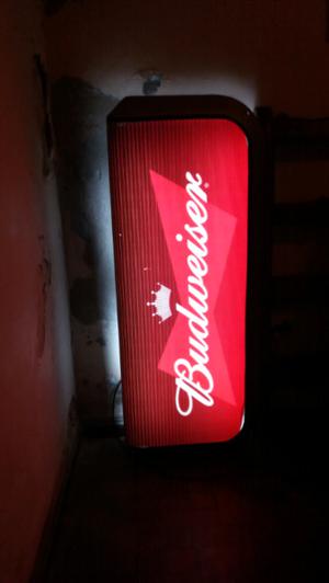 Cartel Budweiser con luz