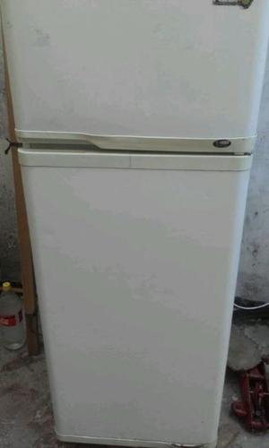 HELADERA CON FREEZER FUNCIONANDO! LISTA PARA USAR!
