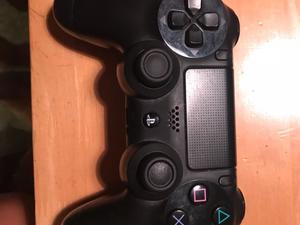 PlayStation 4 y 4 juegos