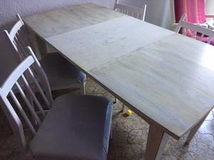 Vendo mesa de madera maciza 5 sillas de madera tapizadas