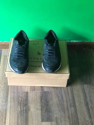 Zapatillas nuevas con caja