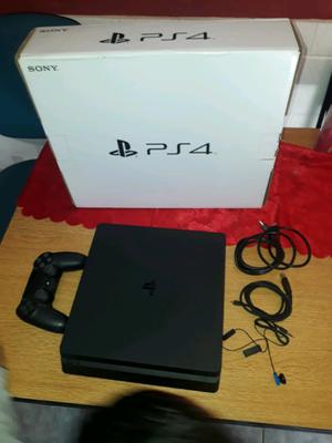 Vendo ps4 Slim con 3 juegos instalados 1 en cd