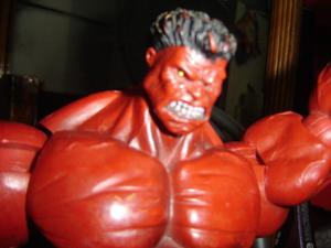 muñeco del increible hulk rojo usado