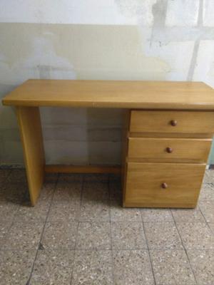 Escritorio de madera