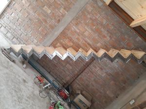 escaleras de metal y madera