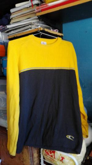 Sweater tejido color amarillo