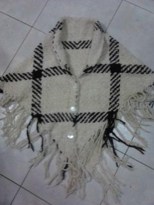 VENDO CAMPERA/PONCHO CON BOTONES, MODELO ORIGINAL, ABRIGADA.