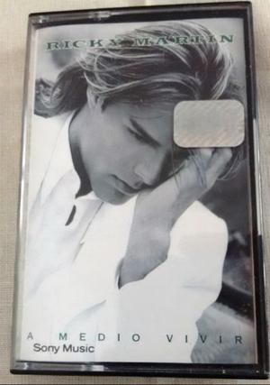 cassette Ricky Martin "A medio vivir" y "Vuelve"