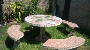 mesa de jardin con bancos