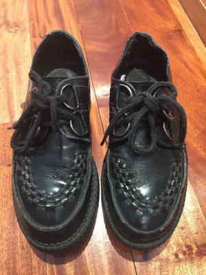 Zapato acharolado negro
