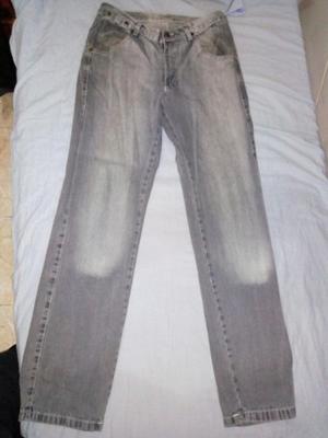 $200 jeans en excelente condiciones