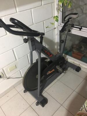 Bicicleta fija de entrenamiento