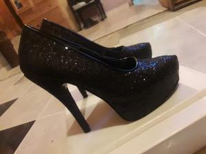 Zapatos stilletos hermosos