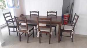 Juego de mesa y seis sillas