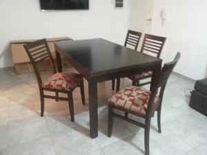 Mesa De Madera Con 6 Sillas Tapizadas. Usados.
