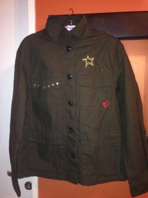 Campera H&M tipo cargo con 4 bolsillos. 100% algodon.Talle S