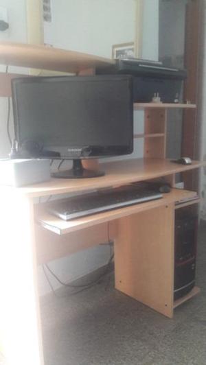 pc de escritorio con mesa