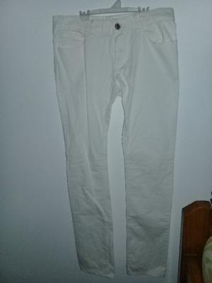 Pantalón marca ZARA