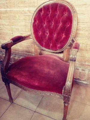 Sillon frances Luis XV con pana de roja. Original $