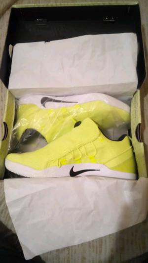 Zapatilla Nike Kobe ad nxt talle 11 fluor